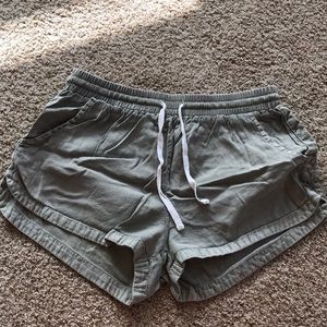 Billabong beachy shorts